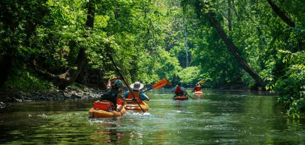 tunnel of love kayakers - FOCUS