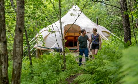 Koselig glamping og velvære hos Indal Forest Retreat