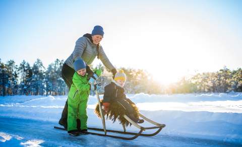 Winter along the Halden Canal - Kick sledding