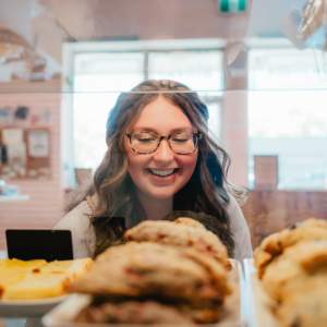 Rose and daffodil bakery case