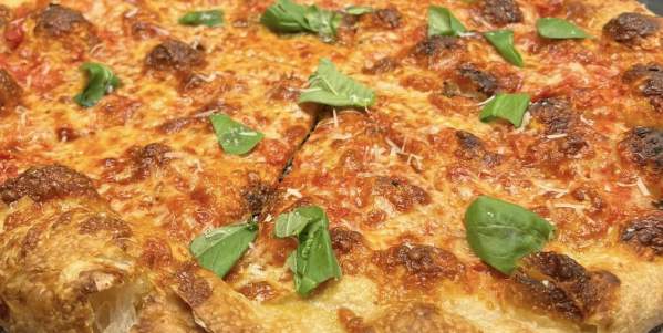 Nick’s Pizza Parlour: Where Internet Fame Meets Old-School Flavor