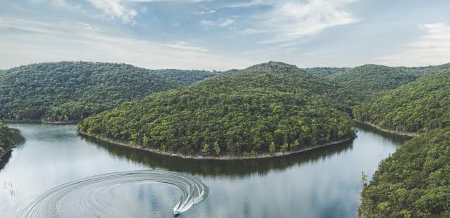 Lake_Scenic_Outdoors_Summer_Spring_Boat