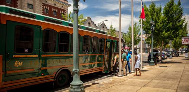 Group boarding trolley