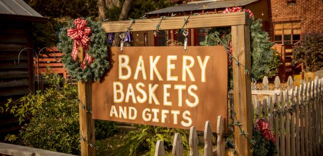 Bakery, Baskets & Gifts sign with wreath