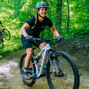 2 Waterloo mountain bikers riding on dirt trail in the woods