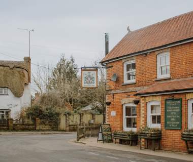 Foresters Arms and thatched cottage in Brockenhurst