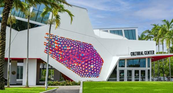 The Pompano Beach Cultural Center, with a colorful pink art application on it, called Floripalmae