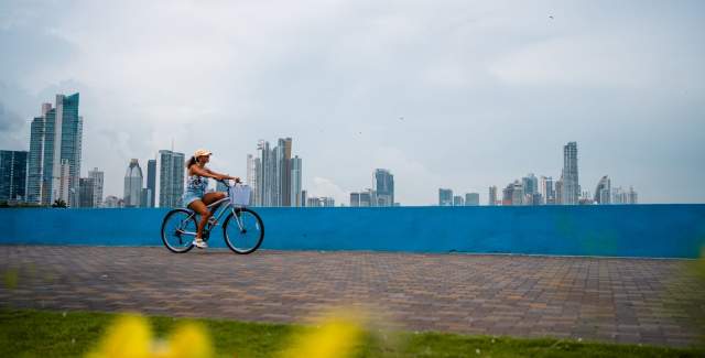 Biking on Cinta Costera, in the background Panama City skyline, Panamá