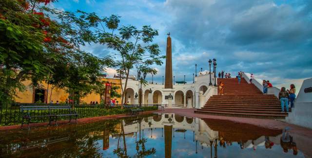 A beautiful view of the Las Bovedasa, featuring the Obelisco and surrounding colonial architecture