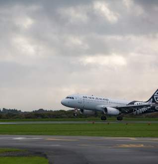 Flight arriving at Invercargill Airport