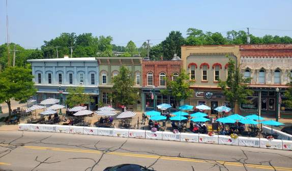 Overhead view of downtown Dexter with outdoor dining