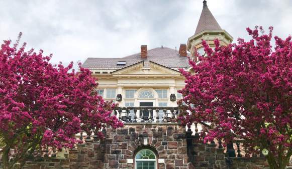 Burlington Blind Tiger Hotel from their back lawn