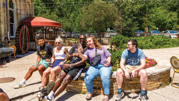 Bobby Portis taking a group photo with people at Colectivo