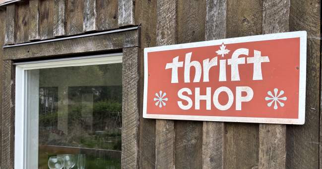 Guide to Thrift & Vintage Shopping on the Sunshine Coast