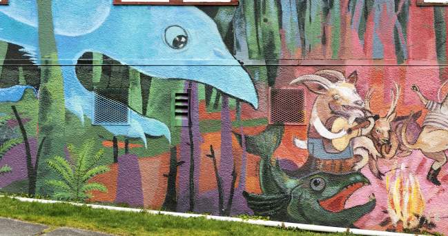 A mural on Marine Avenue, Powell River
