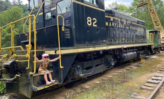 a child experiencing the Ma & Pa Railroad