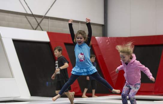 Site Trampoline kids jumping
