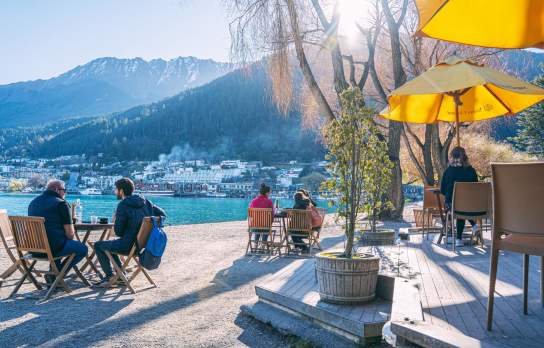 Lakeside dining out the front of The Bathhouse Café & Restaurant