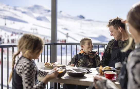 Family having lunch at Cardrona Alpine Resort