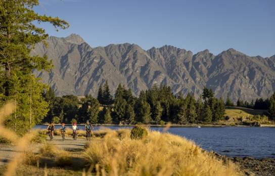 Family biking around Queenstown Gardens