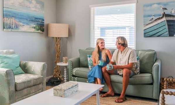 beach house-rental-couple