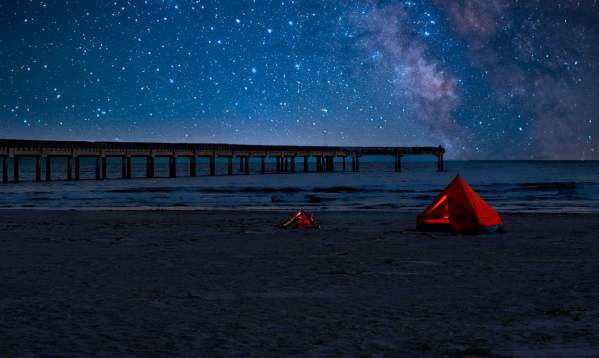 Camping-beach-night-fire