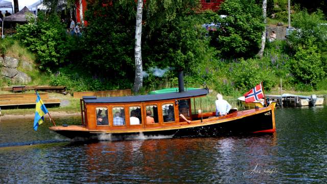 Bildet viser dampbåten Prøven under Kornsjødagen