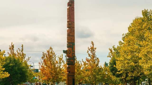 A totem pole in the sun.