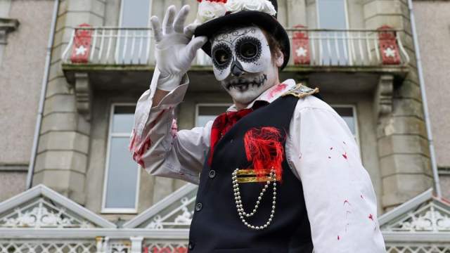 Spooks in the city - Day of the Dead Ringleader