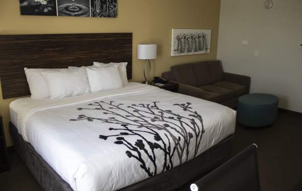 king size in hotel room