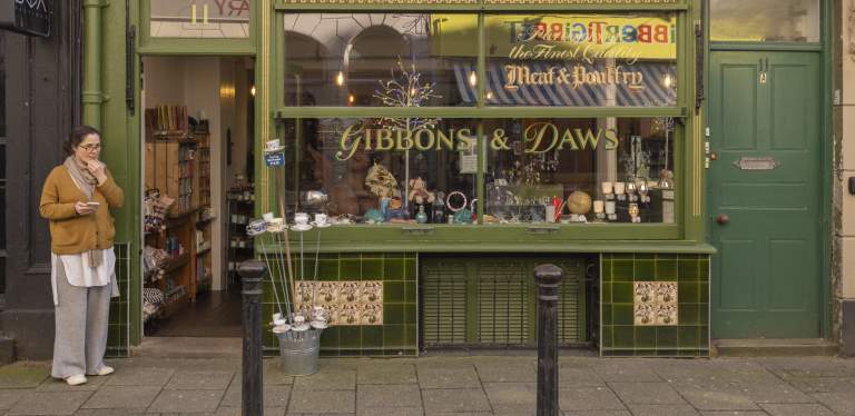 Gibbon's & Daws