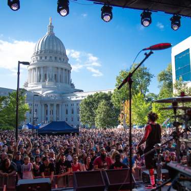 A behind-the-stage view of a concert in front of the state capitol