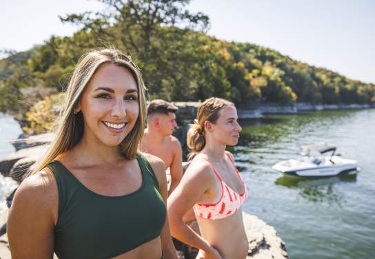 Influencer_Summer_Lake_Spring_Friends_Group