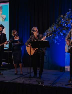 Jon Carroll and Cal Everett perform with Tracy Hamlin and a fellow musician during the Loudoun AIR: Artist in Residence showcase at the 2025 Annual Meeting.