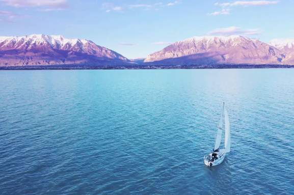 Sail boat on Utah Lake