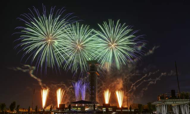 vibrant exciting fireworks over the Cincinnati skyline