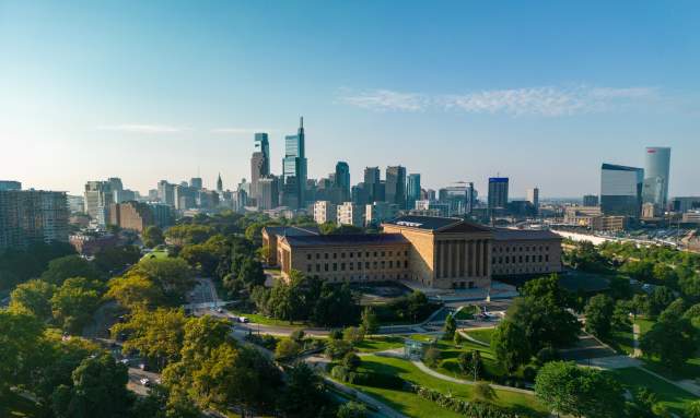 Skyline of the city of Philadelphia with the Philadelphia Art Museum in the foreground