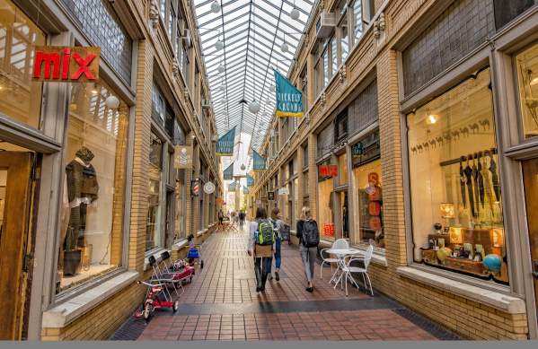 Young people walkig through Nickels Arcade