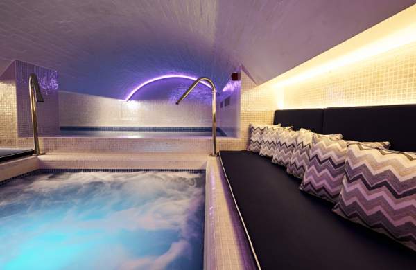 Spa pool and seating