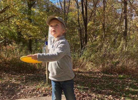 boy playing disc golf