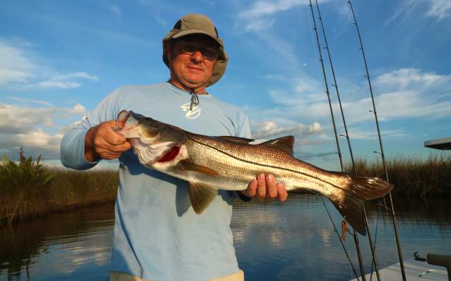 Fishing: Man holding a Snook