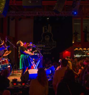 A performer sings for an audience at Musikfest Cafe in the ArtsQuest Center at SteelStacks™