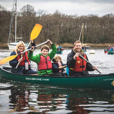 Family enjoying winter canoeing on beaulieu river with New Forest Activities