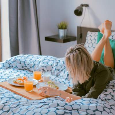 Cozy Denton TX lodging with in-bed breakfast featuring juice and fruit