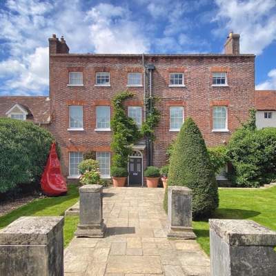 Newlands House Gallery