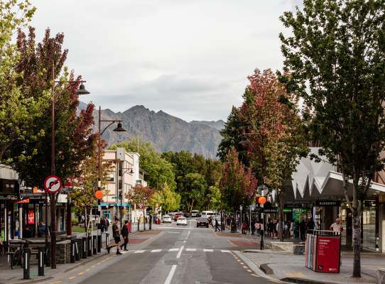 How to Explore Queenstown by $2.50 Public Bus