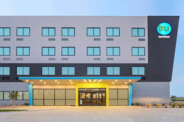 Tru by Hilton exterior
