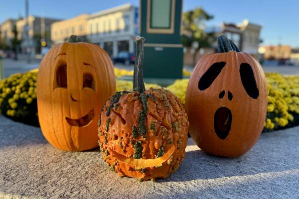 Pumpkin Palooza Returns to Decorate Downtown Manitowoc for Halloween