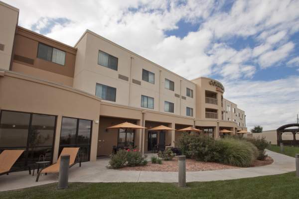 exterior shot of Courtyard Marriott West