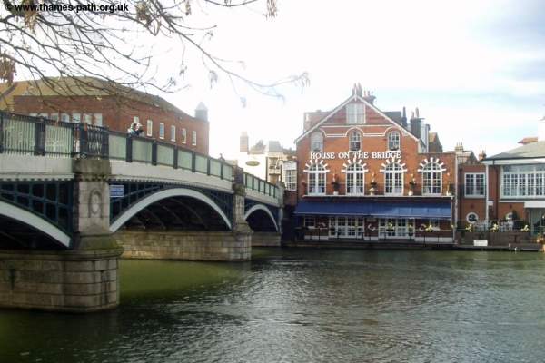 A view of Windsor Bridge
